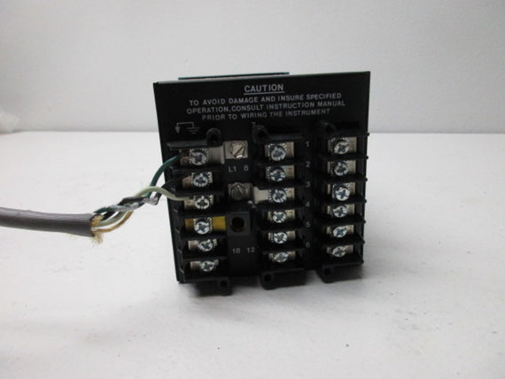 HONEYWELL DC3002-0-200-1-00-0111 UDC3000 DIGITAL CONTROL 120V * USED *