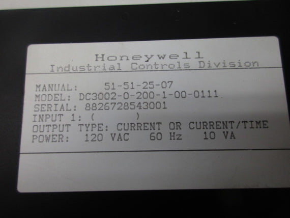 HONEYWELL DC3002-0-200-1-00-0111 UDC3000 DIGITAL CONTROL 120V * USED *