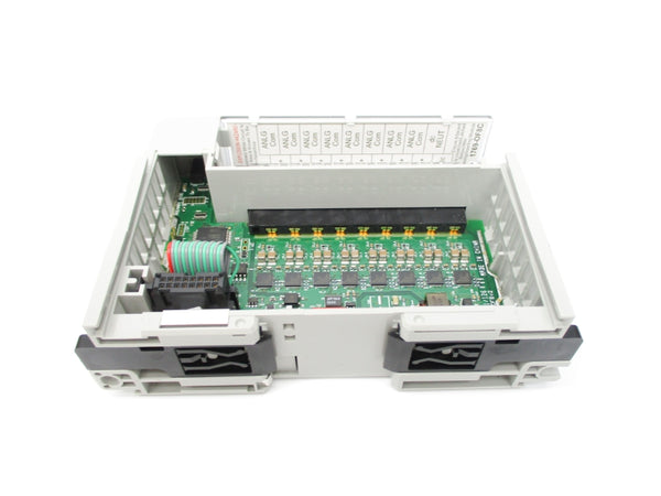 ALLEN BRADLEY 1769-OF8C SER. A 24VDC F/W 2.2 NSMP