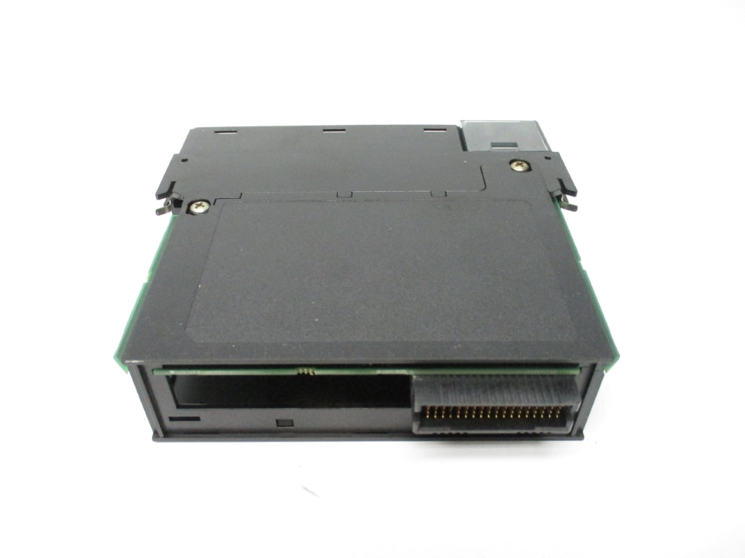 ALLEN BRADLEY 1756-M08SE SER. B 24VDC F/W 11.7 (NO DOOR/TERMINAL) NSNP