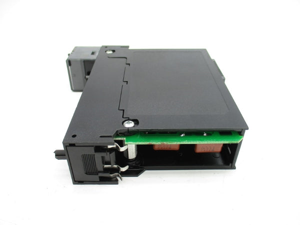 ALLEN BRADLEY 1756-IA16I SER. A F/W 3.2 120VAC (NO TERMINAL) NSNP