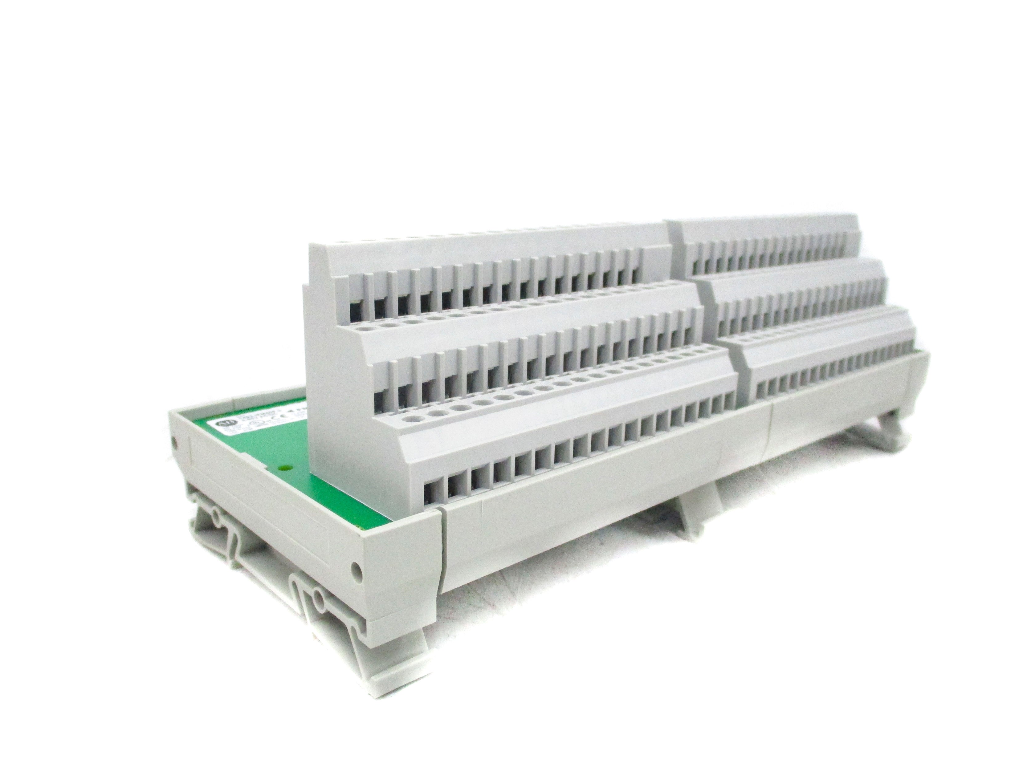 ALLEN BRADLEY 1492-IFM40F-3 SER. A (BR/WH) NSMP