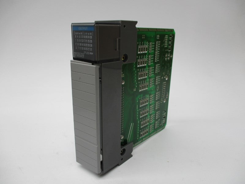 ALLEN BRADLEY 1746-OB32E SER. A 10-30VDC NSMP