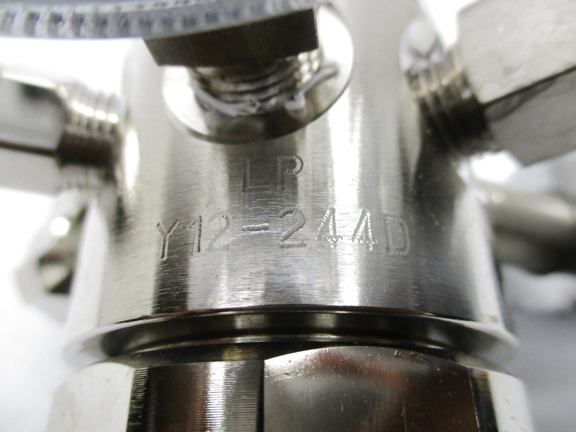 AIRGAS Y12-244D590 NSMP