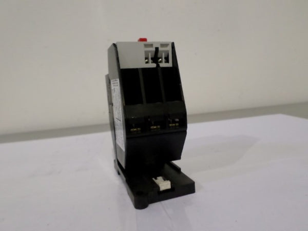SIEMENS 3UA5000-1A OVERLOAD RELAY 1-1.6A w/ 3UX1418 TERMINAL BLOCK  UNMP