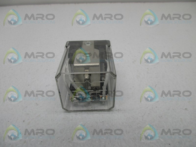 CUTLER HAMMER D5PR3P SER.A2 PLUG IN RELAY  UNMP