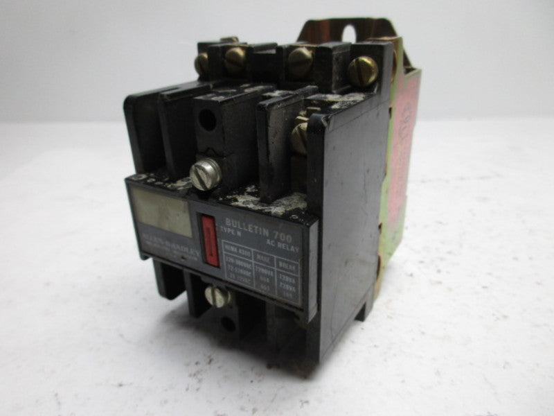 ALLEN BRADLEY RELAY 700-NA40 SER.B / 700-N200A1 SER. C  UNMP
