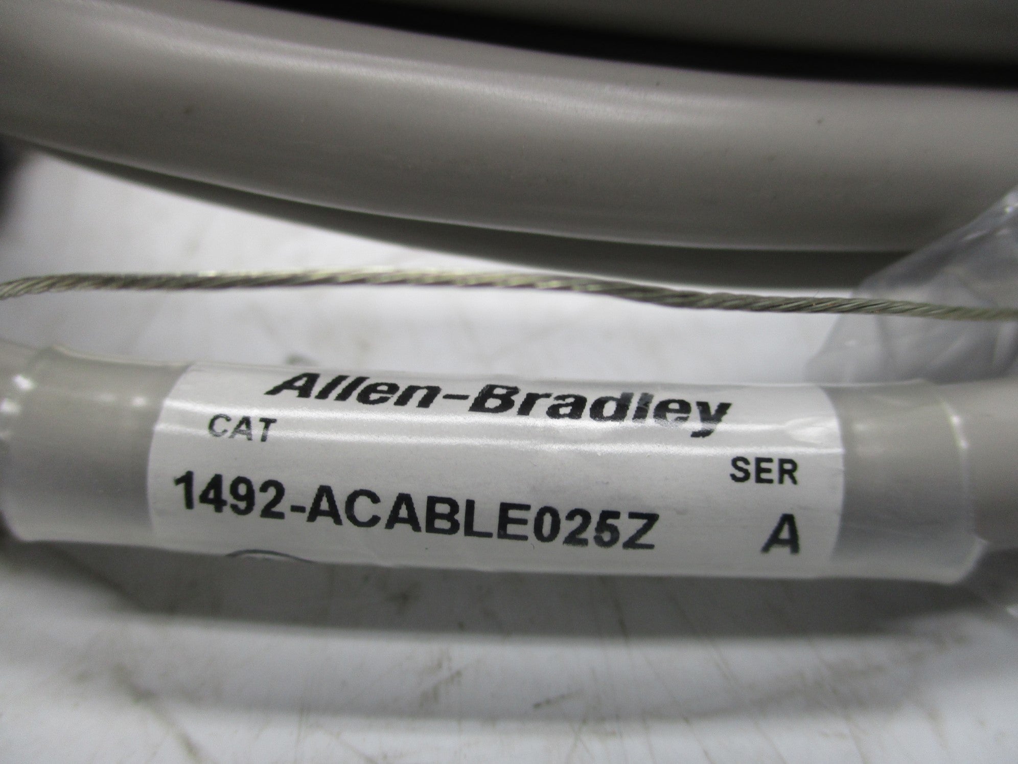 ALLEN BRADLEY 1492-ACABLE025Z SER. A (2.5M) (BR/WH) NSMP