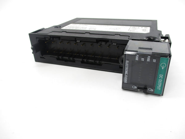 ALLEN BRADLEY 1756-OB16E SER. A F/W 3.3 (AS PICTURED) NSNP