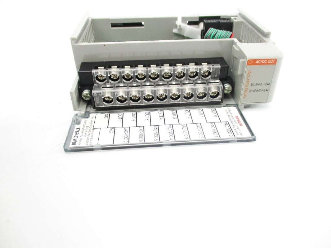 ALLEN BRADLEY 1769-OW8I SER. B F/W 3.1 24VDC NSNP