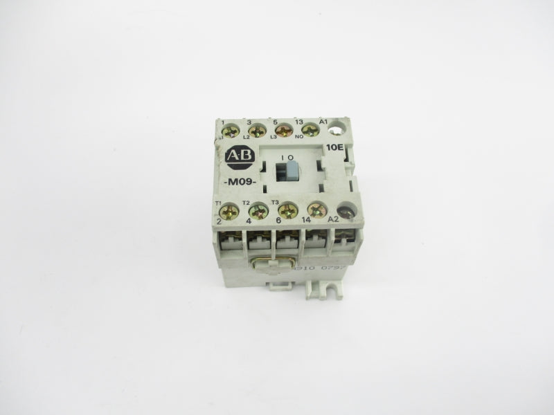 ALLEN BRADLEY 100-MO9NJ3 SER. A 24VDC 20A UNMP