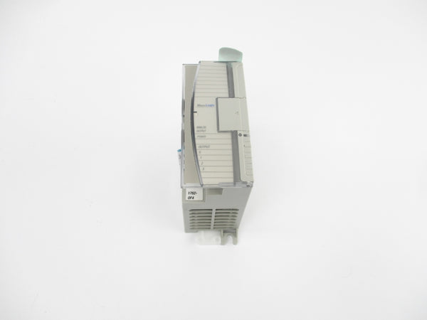 ALLEN BRADLEY 1762-OF4 SER. B 24VDC 0.165A F/W 1.1 NSNP