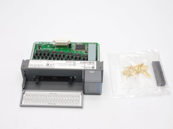 ALLEN BRADLEY 1746-OV32 SER. D 5-50VDC 0.5A NSMP