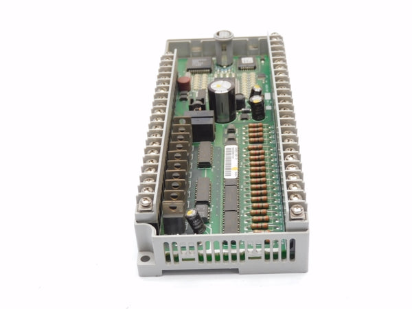 ALLEN BRADLEY 1761-L32BBB SER. E 30.0VDC 1.5A F/W 1.0 (NO COVER/DOOR) NSNP