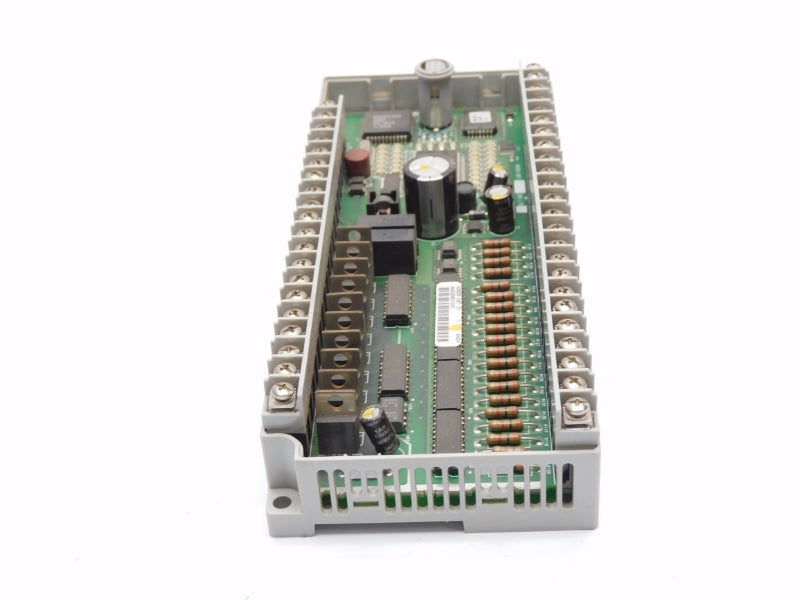 ALLEN BRADLEY 1761-L32BBB SER. E 30.0VDC 1.5A F/W 1.0 (NO COVER/DOOR) NSNP