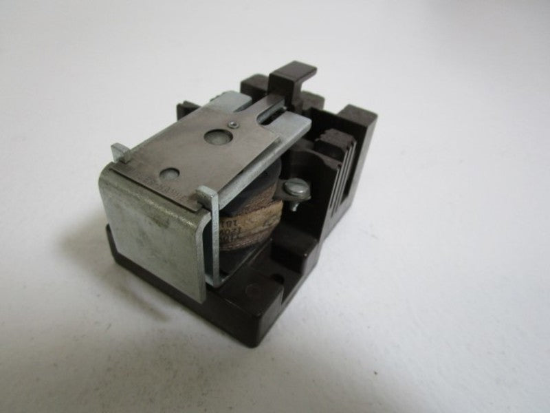 CUTLER-HAMMER RELAY 120V 9575H2632A  UNMP
