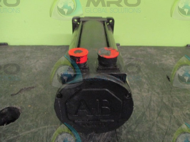 ALLEN BRADLEY 1326AB-B2E-11 AC SERVO MOTOR 2.5 KW 3000 RPM  UNMP